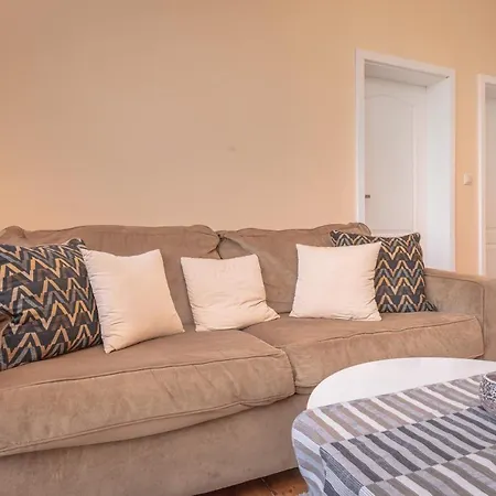 Cozy Home: Two-bedroom With Stunning View شقة *
